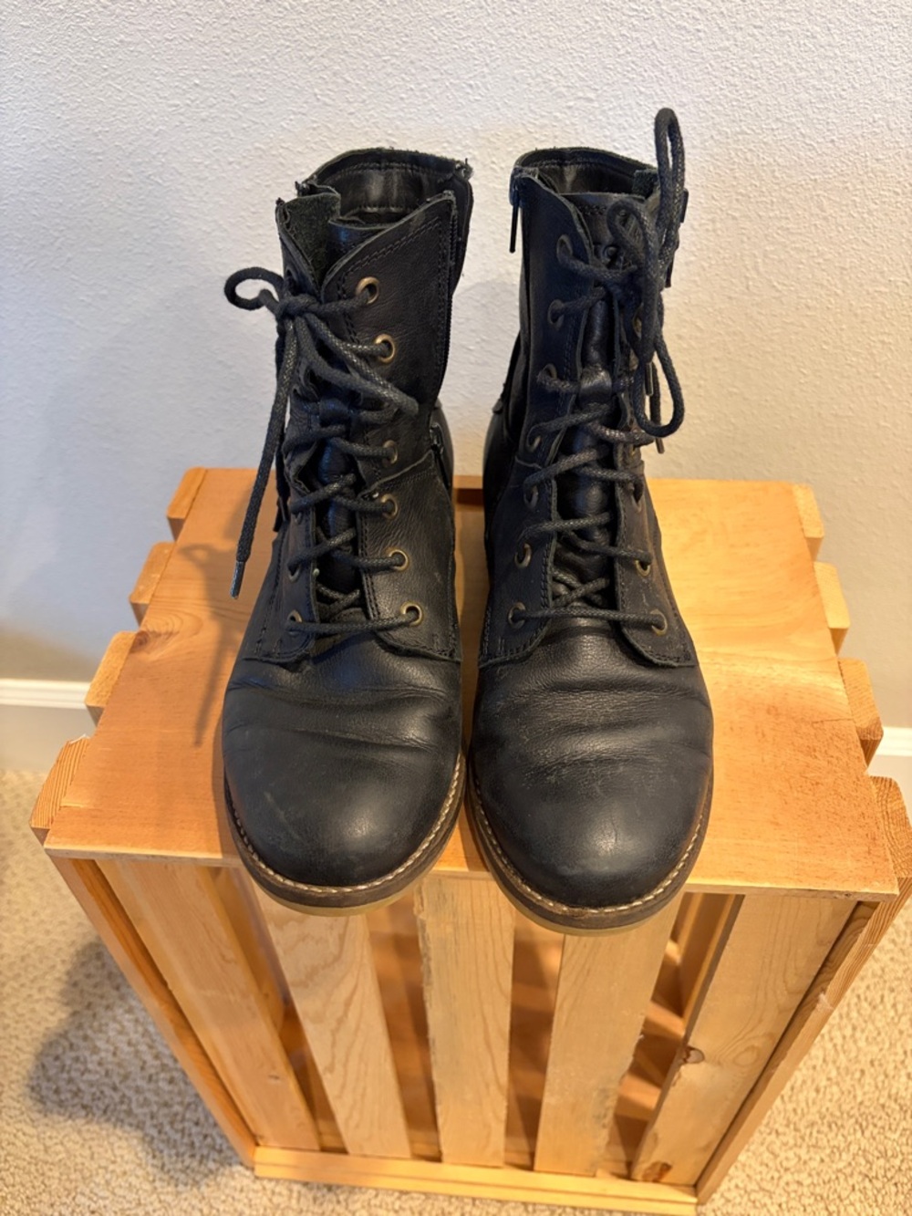 Josef Seibel women’s Black Leather Lace-Up Boots 6.5 zip sides pull tab GUC